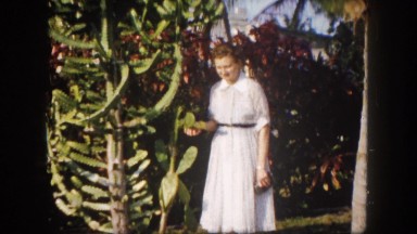 1960: woman is seen posing FLORIDA