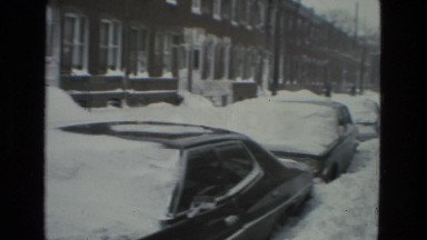 1978: snow storm in the city buries parked vehicles in snow