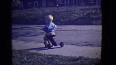 1946: toddlers is seen on cycle DETROIT, MICHIGAN