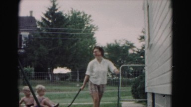 1962: mom is having fun with her daughters HAGERSTOWN, MARYLAND