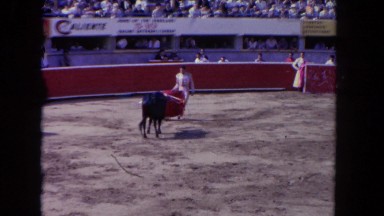 1962: a bull is fought in a bullring before a large audience SAN PEDRO