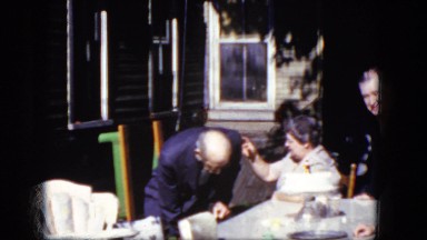 1964: outdoor party walking garden play enjoyment talking family NIAGARA FALLS