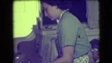 1946: washing the dishes 50's style! NEW YORK