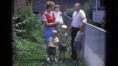 1965: family in the backyard NEW JERSEY