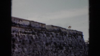 1956: dirty old wall CUBA