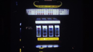 1977: slot machine with progress option to play a jackpot LAS VEGAS