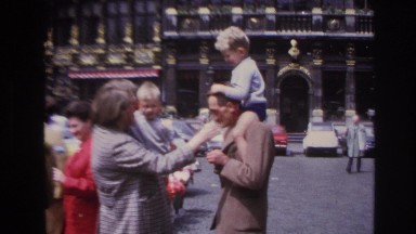 1967: family having a good day with their kids at an amusement park. PARIS