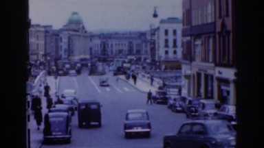 1961: the hustle and bustle of the city life. DUBLIN IRELAND