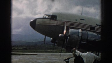 1962: sighting of a huge airplane getting maintenance. IZMIR TURKEY
