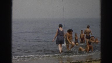 1963: family enjoying a nice day out by the lake. NEW JERSEY