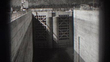 1938: large concrete structures with minimal space in between them BONNEVILLE