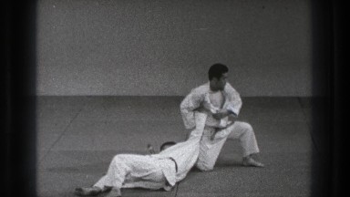 1971: two men showing a demonstration in karate class. TOKYO JAPAN