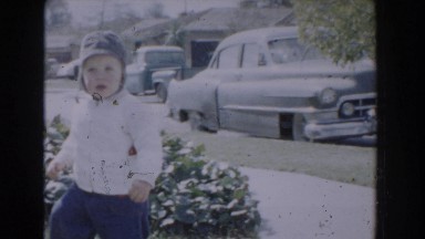 1962: child walking in yard GLENDALE, CALIFORNIA