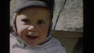 1962: mother and children about to set off for a pleasure trip GLENDALE