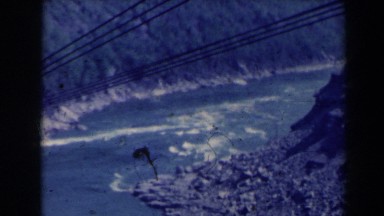 1963: tourists over the ocean NIAGARA FALLS