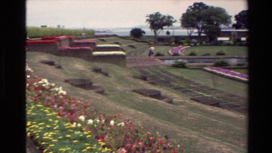 1981: memorial place with big garden NEW ZEALAND