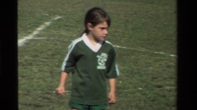 1981: a boy in green shirt is looking for his chance in a football game