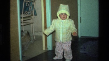 1977: family movie where the daughter is learning how to walk