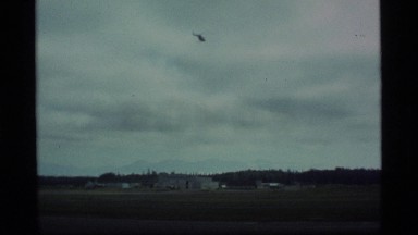 1977: a passenger films the ground below while in flight ALASKA