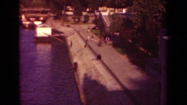1939: a stone bridge provides cars and pedestrians access to the other shore