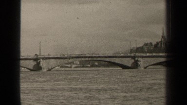 1947: a large bridge over the water with number of vehicles moving around PARIS