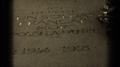 1947: a memorial stating ici repose un soldat franÃ§ais mort poure la patrie