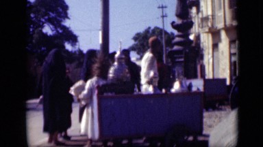 1946: people gathered around pole EGYPT