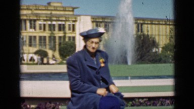 1939: person give pose to photography while coming holidays SAN FRANCISCO