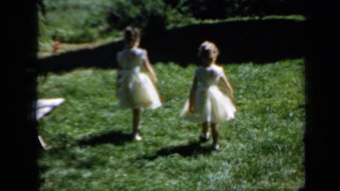 1958: the siblings are going and coming by walking. MINNESOTA