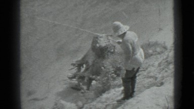 1983: women walking towards river RUSSIA