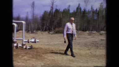 1971: bop valve and engineers MOSCOW RUSSIA