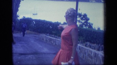 1970: women pointing someone PUERTO RICO
