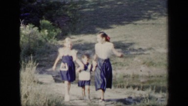 1948: the brother and sisters are walking on the way NEW YORK