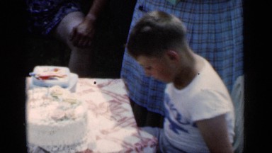 1951: small kids and their family are going to eat for their lunch at the park