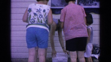 1964: some women talking about the portable cooler in a hot summer day GREENWOOD