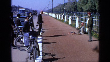 1970: man doing gimmick in the street INDIA