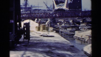 1953: loading in dockyard JAPAN