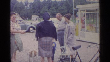 1961: the members of a family during an outing on a holiday and waving hands
