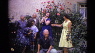 1961: people gathered in the garden GERMANY