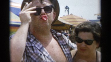 1956: a white men wearing spects in holiday enjoying with his girl playing