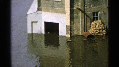 1965: a bleak panorama about a flooded factory and a neighborhood MINNESOTA