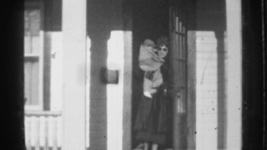 1939: the ladies are go outing and handle the child to take the movement