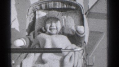 1939: the baby sit the chair and so enjoy and playing herself