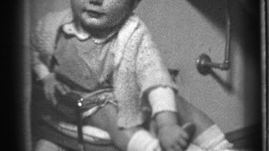 1939: a baby sit on a place and pull down the paper that located on a bathroom