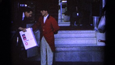 1960: a person receiving someone from the cart and the worker touch the rope