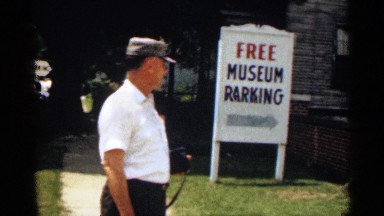 1963: two people posing in front of an indicator free museum parking. TENNESSEE