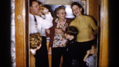 1959: people are talking and chatting at the house in the place with their kids