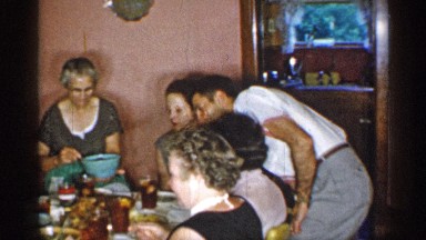 1955: a house family members are grouped eating at their house in their dinning