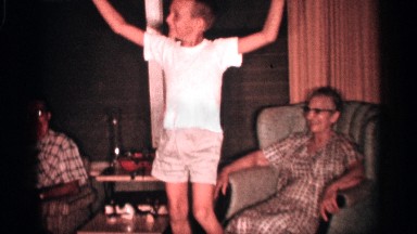 1958: kid plays with her parent FLORIDA
