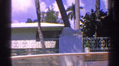 1959: nice holiday house surrounded by the water with long lobby and trees